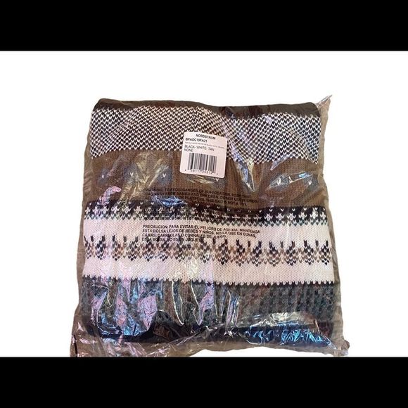 NWT BP.
Fair Isle Snood & Beanie Set - Picture 4 of 7